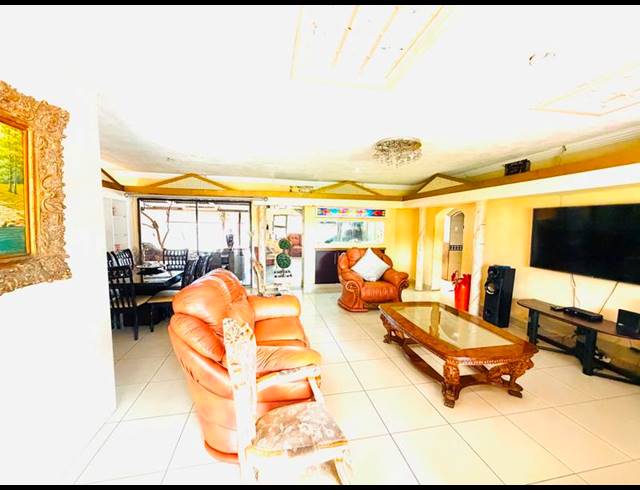 4 BEDROOM HOUSE FOR SALE IN YELLOWWOOD PARK